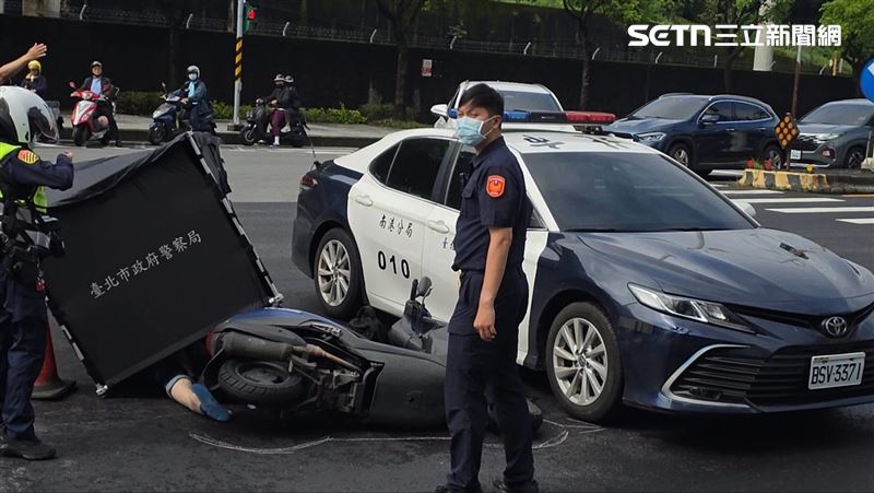 台灣新聞通訊社-快訊／警方採證中！南港聯結車撞機車　40多歲男騎士當場身亡