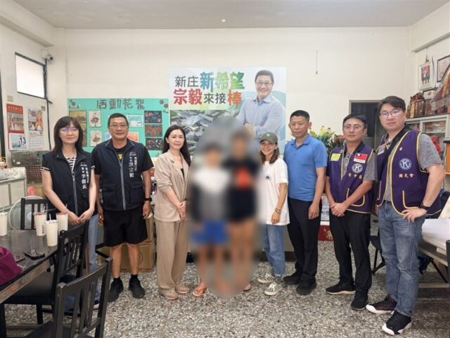 台灣新聞通訊社-獨家／父猝死留巨債！17歲少女休學打工養弟又還債　這校長霸氣：來唸書