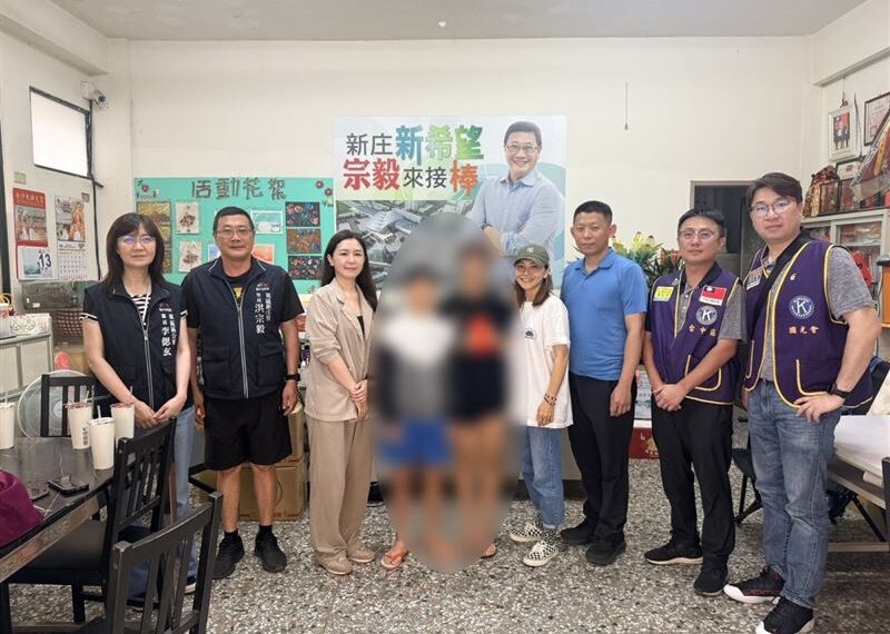 台灣新聞通訊社-獨家/父猝死留巨債!17歲少女休學打工養弟又還債 這校長霸氣:來唸書