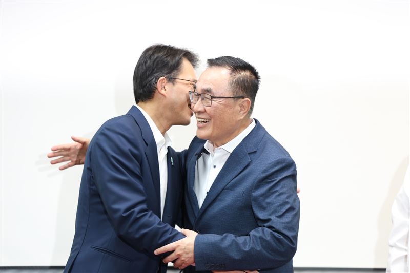 台灣新聞通訊社-找黃國昌當副手？民調曝「近4成市民認減分」　李四川：現在談位子太Low