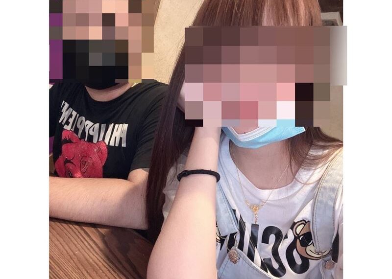 台灣新聞通訊社-夫妻深情照曝光！24歲妻帶5歲兒嫁他夫視如親生　恩愛過往成追憶