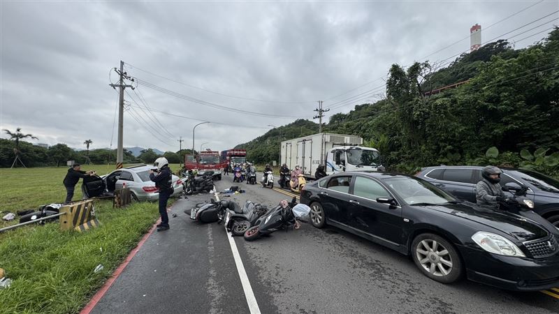 台灣新聞通訊社-賓士男毒駕樹林連撞8車釀6傷！辯稱撿手機被打臉　車上還搜出K他命