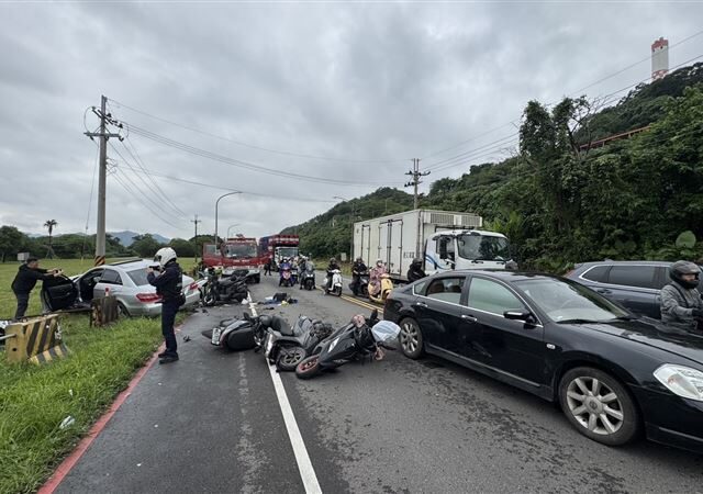 台灣新聞通訊社-賓士男毒駕樹林連撞8車釀6傷！辯稱撿手機被打臉　車上還搜出K他命