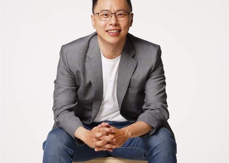 台灣新聞通訊社-李四川稱家族捕魚不採砂石 翁震洲舉法院證據:用武士刀撒冥紙捕魚嗎?