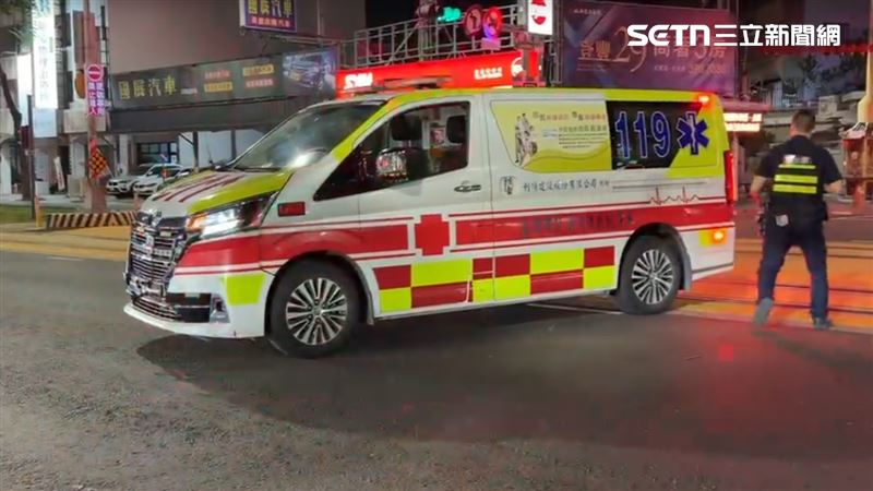 台灣新聞通訊社-快訊／騎腳踏車「車道中間向左轉」小貨車反應不及撞上82歲嬤OHCA