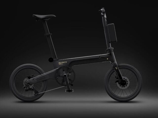 台灣新聞通訊社-福斯新玩具太酷！折疊電動車兼具行動電源