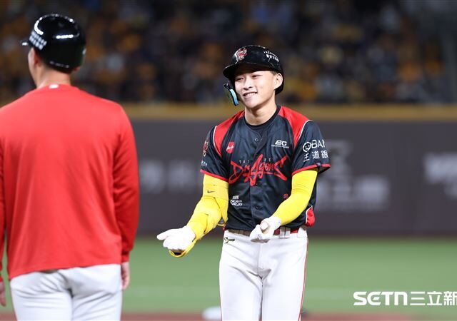 台灣新聞通訊社-中職／郭天信差二壘打完全打擊！劉基鴻再見轟　兄弟連2戰延長賽0分吞敗