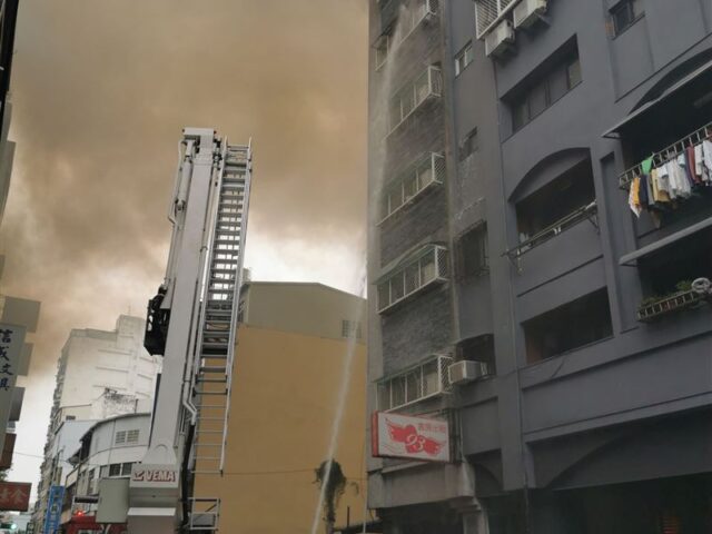 台灣新聞通訊社-興中街套房大火釀6死！女房東房產全拍賣「只剩命一條」喊：我無罪