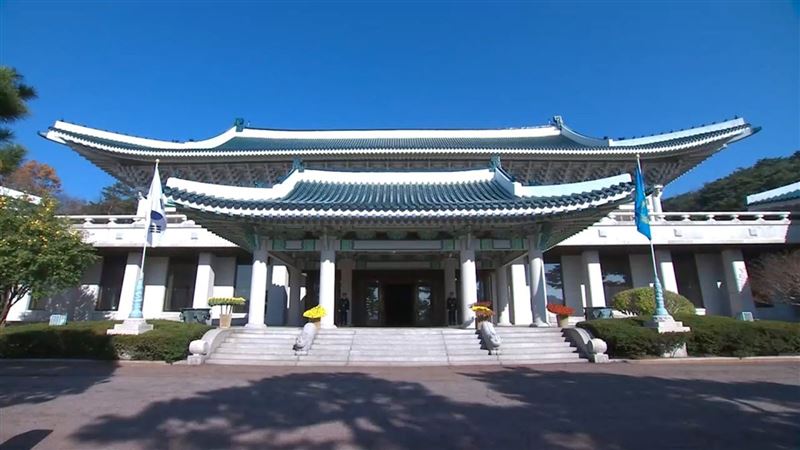 台灣新聞通訊社-南韓船隻遇襲爆炸！川普點名出兵護衛荷莫茲海峽　青瓦台回應了