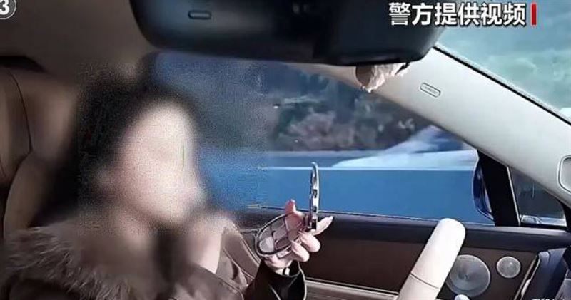 台灣新聞通訊社-開輔助駕駛跑高速化妝、吃飯　女司機辯「心裡在開車」：它開得比我好