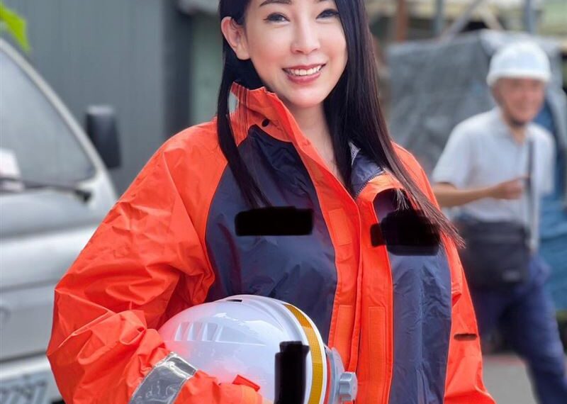 台灣新聞通訊社-美女博士脫衣挺柯！胸寫「柯文哲清清白白」認故意的：沒笑就很了不起