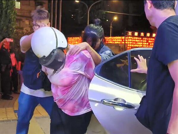 台灣新聞通訊社-毒駕女拖行、撞死派出所長！二審開庭辯不應死刑　家屬落淚痛批