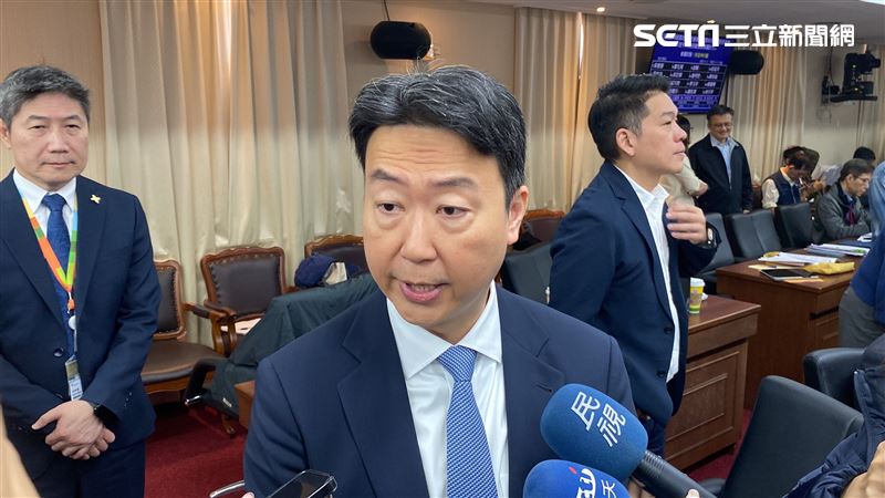 台灣新聞通訊社-李四川提「TPASS加價搭高鐵」　陳世凱冷回：車廂已經很擁擠