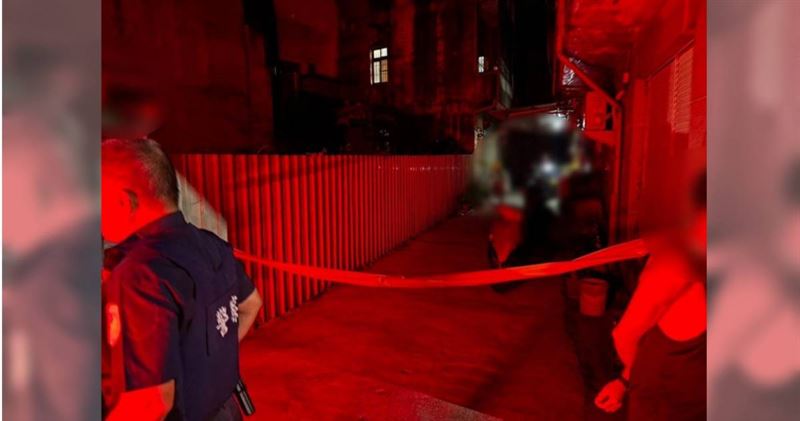 台灣新聞通訊社-母親節才報警勸架！隔天為家產翻臉　哥一刀砍死弟、老母崩潰不敢認屍