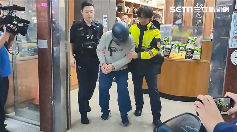 台灣新聞通訊社-老翁33刀砍死女房東!他今出庭怒嗆「後悔投案」:不弄我也不會殺她