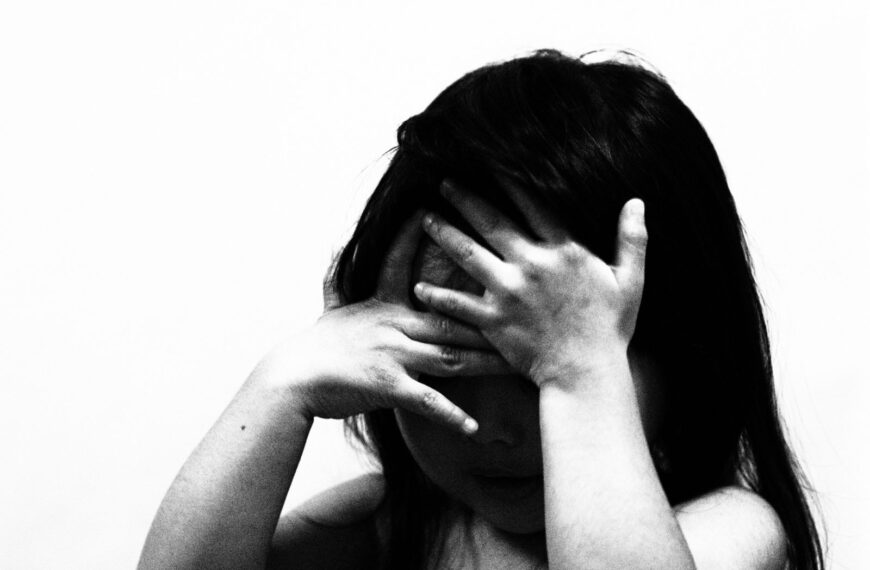 台灣新聞通訊社-家有蛇蠍母！滾水澆頭、開腦詐賠樣樣來　女兒「斷親」法官准了