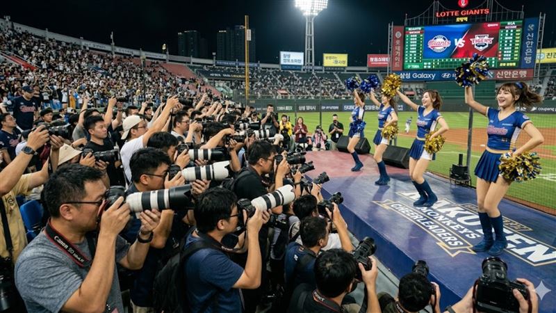 台灣新聞通訊社-啦啦隊被鎖定部位特寫！大砲哥「月賺1000萬」 女神痛訴：淪流量提款機