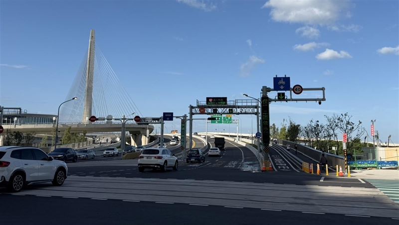 台灣新聞通訊社-公路局估17日淡江大橋塞　籲改走關渡大橋、查路況