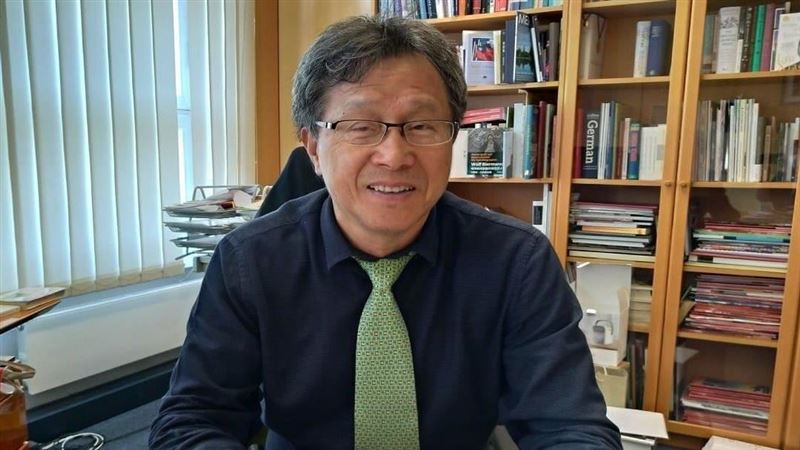 台灣新聞通訊社-國民黨讚頌中國神舟23號發射 謝志偉:認賊作父雙腿跪、索性不演償心願