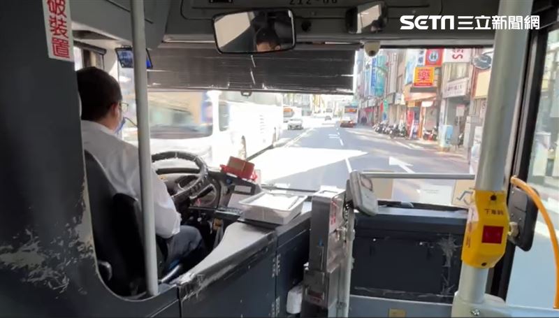 台灣新聞通訊社-有這麼嚴重嗎？男因公車1台刷卡機故障抓狂大鬧　還要司機「不准載客」