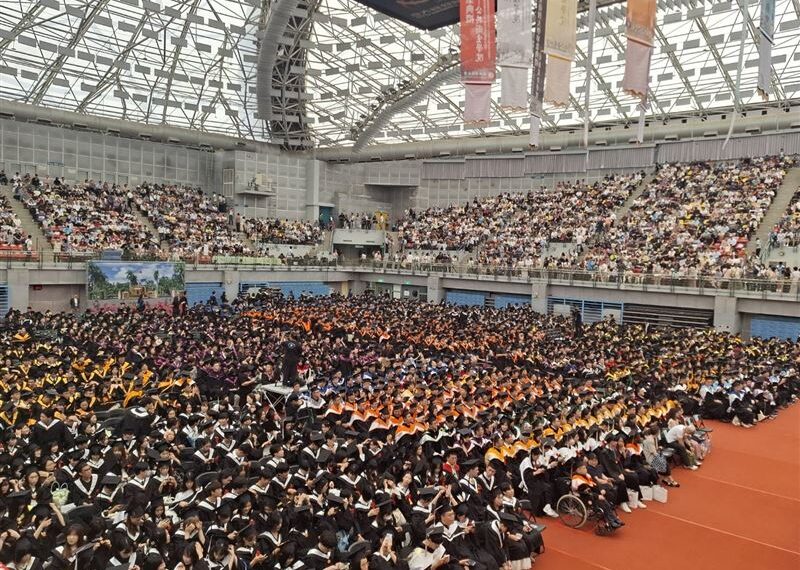 台灣新聞通訊社-面對AI挑戰 台大校長陳文章開示萬名畢業生:未來「這些能力」才是利器