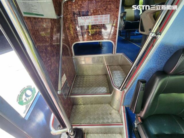 台灣新聞通訊社-剛上車沒站穩！北市公車起步意外　九旬翁重摔命危急送醫