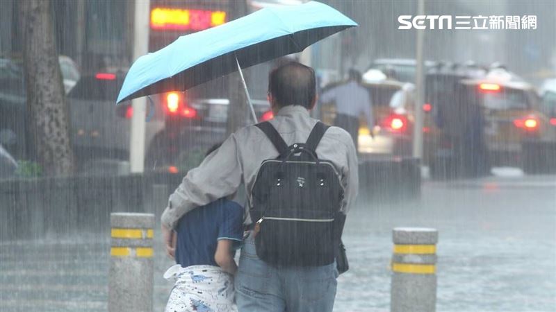 台灣新聞通訊社-快訊/雨區擴大!5縣市大雨特報 大雷雨最新警戒區曝