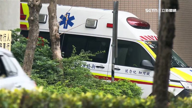 台灣新聞通訊社-快訊/新北40歲女墜樓!「撞擊遮雨棚」…肢體嚴重變形慘死 身份曝光