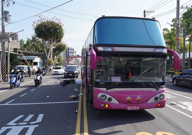 台灣新聞通訊社-快訊／追撞28歲待嫁女警害命！案發後第5天　女大生現身靈堂道歉