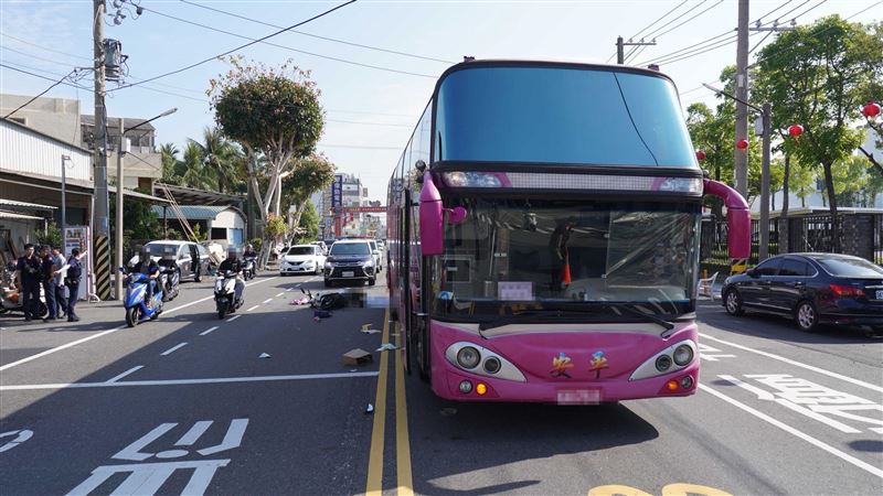 台灣新聞通訊社-快訊／追撞28歲待嫁女警害命！案發後第5天　女大生現身靈堂道歉