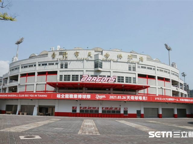 台灣新聞通訊社-左手臂被緊貼！連假赴天母棒球場看球　女球迷遭怪男性騷擾