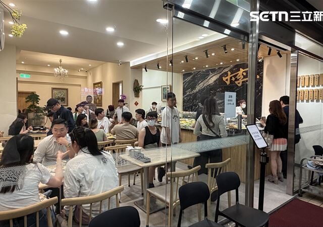 台灣新聞通訊社-清粥小菜一條街／一晚賺6位數、大咖擠著吃！小李子揭台北消夜傳奇