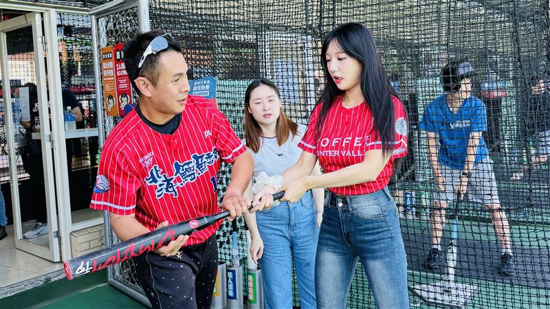 台灣新聞通訊社-韓職／LG雙子「最美初戀顏」徐如辰來台　粉絲會辦2天！獻出壘球初體驗