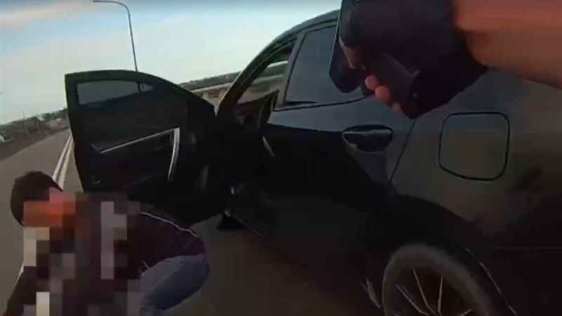 台灣新聞通訊社-大白天行車糾紛竟亮槍!2男一路南逃 遭台東警沿線圍捕