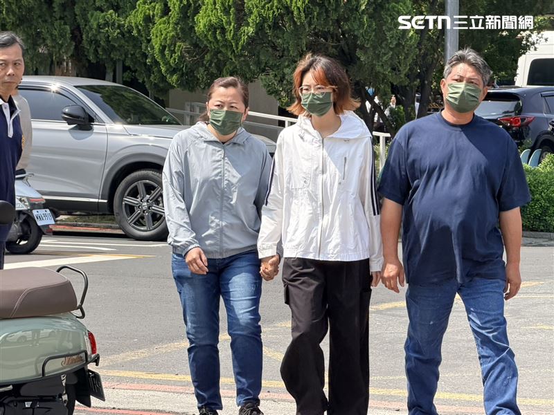 台灣新聞通訊社-等5天才去靈堂道歉…女大生態度曝！海嘯般撻伐「0反駁」不發一語走人