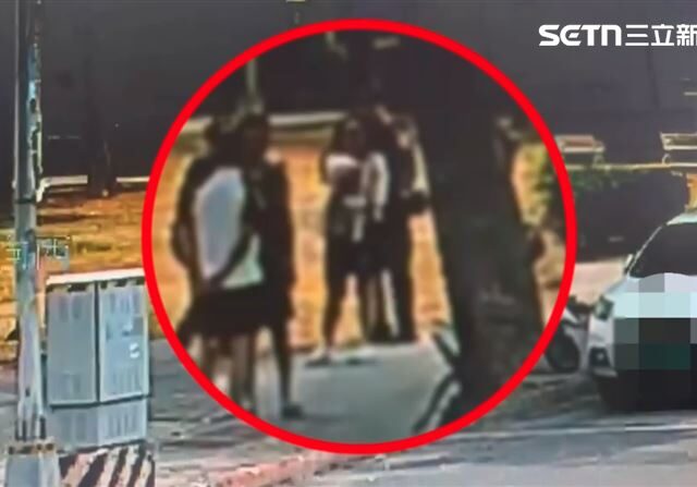 台灣新聞通訊社-打翻醋桶…高雄婦狂揮水果刀「刀尖對準花甲男友」！