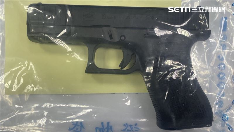 台灣新聞通訊社-連假屁孩出籠！超跑巷亮槍拍照遭逮　22歲男：只是想炫耀