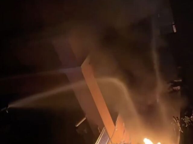 台灣新聞通訊社-台中醉男「拖行機車600米」爆炸！社區車道成火海　火燒車慘狀曝光