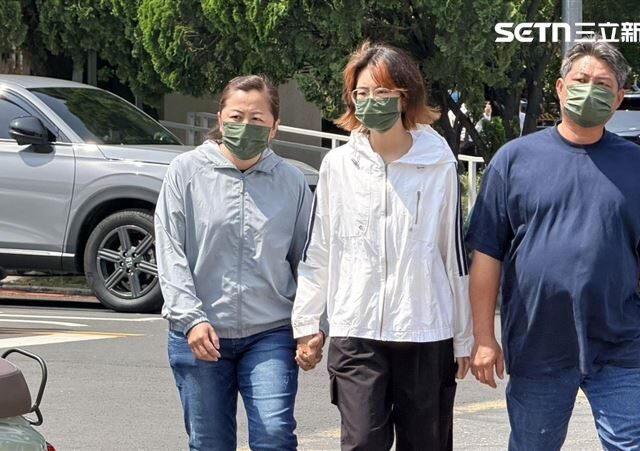 台灣新聞通訊社-只顧車損不看人⋯女大生父靈堂道歉：不會教小孩！女警哥「沒感受誠意」