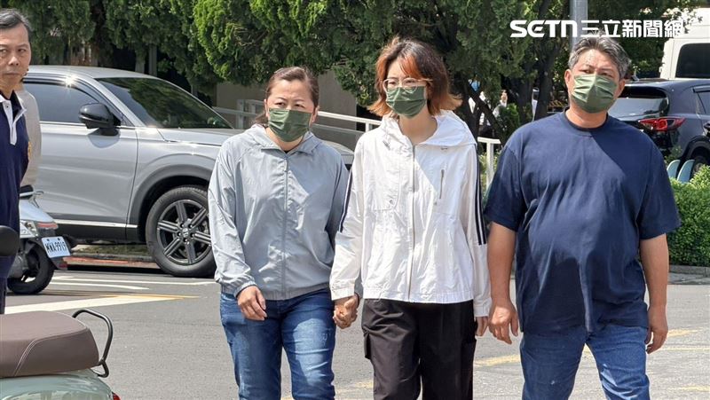 台灣新聞通訊社-只顧車損不看人⋯女大生父靈堂道歉：不會教小孩！女警哥「沒感受誠意」