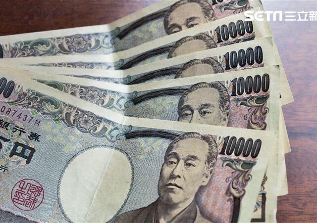 台灣新聞通訊社-日圓狂跌破160大關！日本央行突擊護盤　單日暴升3%震驚了全球匯市