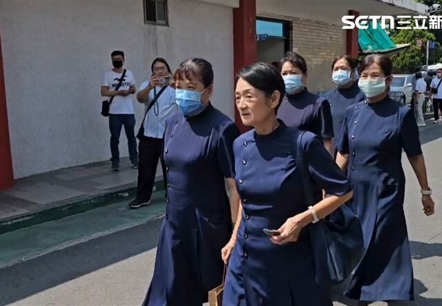 台灣新聞通訊社-遊覽車巨輪輾碎28歲女警結婚夢　女星現身靈堂：很不捨熱情開朗的詠心