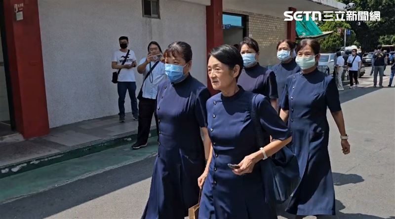 台灣新聞通訊社-遊覽車巨輪輾碎28歲女警結婚夢　女星現身靈堂：很不捨熱情開朗的詠心