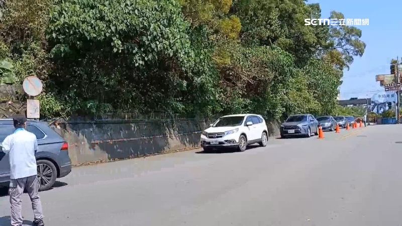 台灣新聞通訊社-五一連假宜蘭擠爆！清水地熱、五峰旗湧車潮　景點停車位一位難求