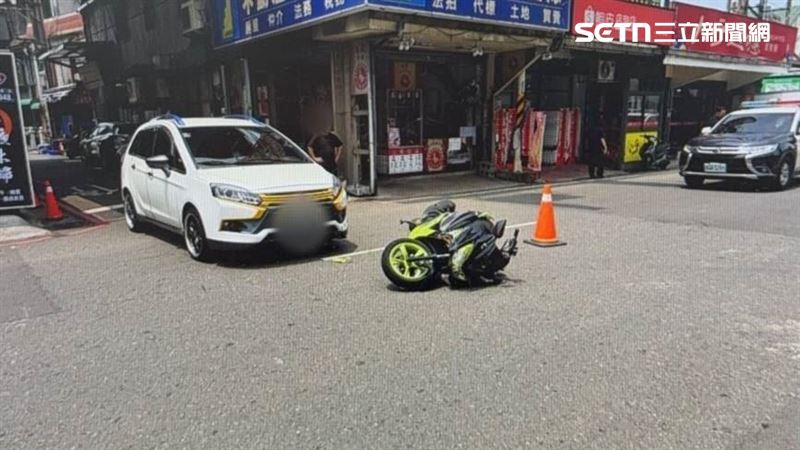 台灣新聞通訊社-違停買烤鴨釀巷口車禍！車主被開900元罰單…老闆霸氣回：罰單我付