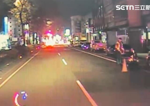 台灣新聞通訊社-酒後失控？室友反目拿刀當街殺人！中年男遭砍死…20多刀集中在上半身