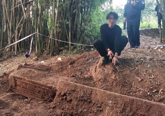 台灣新聞通訊社-亡者深夜兩度來電！浙江女迎「天堂電話」　衝墓園驚見表弟墳遭挖