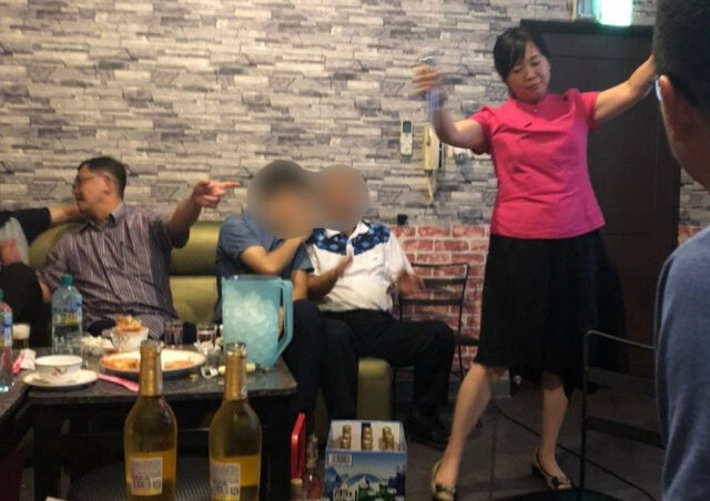 台灣新聞通訊社-北港太子／難怪囂張！私刑擄人警察幫吃案　太子母與警高層歡唱畫面曝光