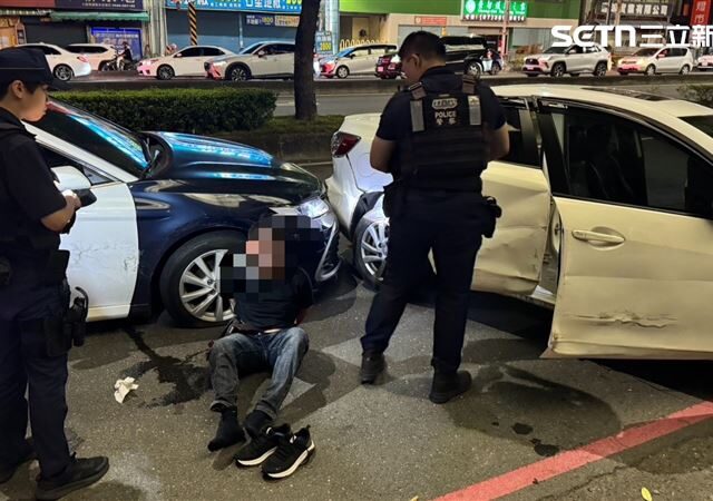 台灣新聞通訊社-BMW女駕駛倒楣被撞！拒檢逃逸4車遭殃釀3傷…毒駕男被搜出安毒、吸食器
