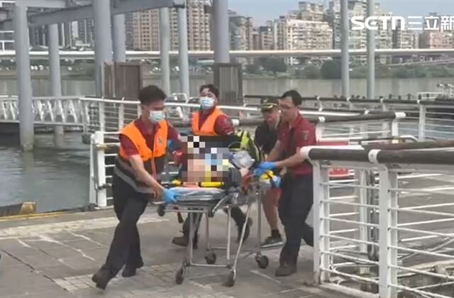 台灣新聞通訊社-快訊／大稻埕落水2失蹤尋獲1人！93歲張姓長者無生命跡象送醫搶救